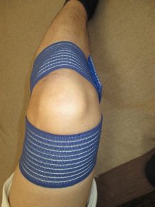 膝サポーター②伸縮素材で締め付け調整可能