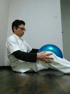 膝のボール運動