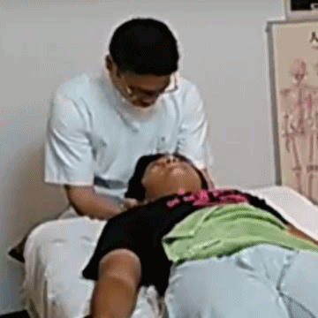 首の歪み検査と調整