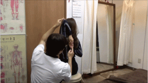 腕を組んだまま前屈後屈回旋側屈