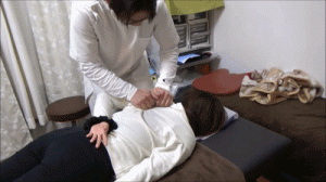 右肩甲骨はがしうつ伏せ