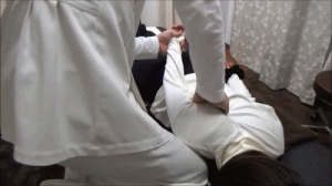 肩甲骨はがしをした状態で腕を内転外転