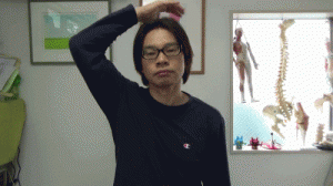 首の側屈ストレッチ