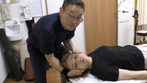 首の歪みをとる